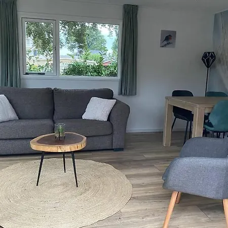 Σαλέ Modern Rustgevend In 131 *