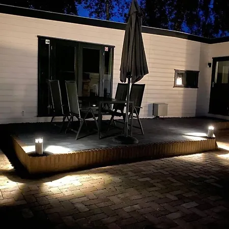 Modern Rustgevend In 131 Chalet Putten